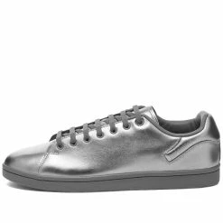 Front Page -Luxury Sneakers Shop 06 05 2022 ml hr760001l 0050 2