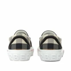 Burberry Curt Slip On Sneaker -Luxury Sneakers Shop 22 07 2022 AJ 8056762 136634 A8894 3 1