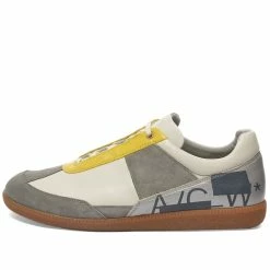 Front Page -Luxury Sneakers Shop 27 07 2022 SI ACWUF047 BN 2 1